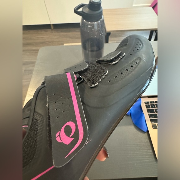 Pearl Izumi. SPD and delta clips compatible. - Picture 3 of 4